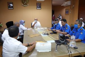Tujuh Pegawai BP Batam yang Pensiun Serah Terima SK di Lantai 7