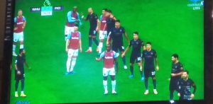 Babak Pertama: West Ham United Unggul