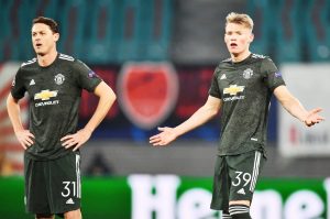 Sama-sama Kalah, Barca Lanjut, MU Tersingkir