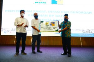 Pegawai BP Batam Salurkan Zakat Profesi Lewat Baznas