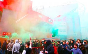 Ribuan Suporter MU Rusuh