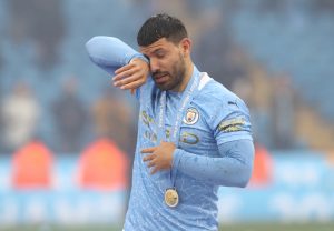 Guardiola dan Aguero Menangis