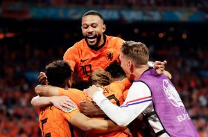 Menang Dua Kali Belanda Lolos ke Babak 16 Besar