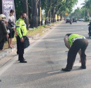 Calya Nabrak Motor, Pesepeda dan Pejalan Kaki di Jalan Sudirman Pekanbaru