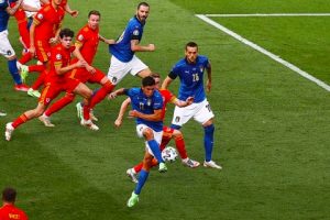 Wales Tetap Lolos, Si Kuda Hitam Terpuruk