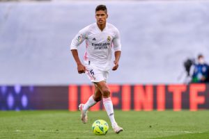 Varane Terbang ke Inggris untuk Tes Medis