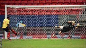 Teror Martinez Sebelum Tendangan Pinalti Mina