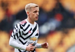 Varane Dibarter dengan Van de Beek