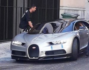 Ronaldo Bawa Lamborghini dengan Kecepatan Tinggi di Desa