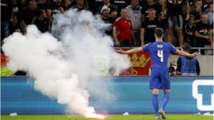 Sterling Dilempari Penonton Hungaria