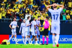 Bermain Seri dengan Tim Promosi, Diusir Wasit Lagi, Koeman di Ujung Tanduk