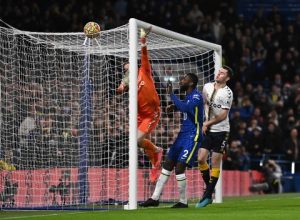 Chelsea Ditahan Everton, Liverpool Buntuti City