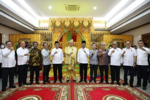 Airlangga Resmikan Masjid Tanjak Batam