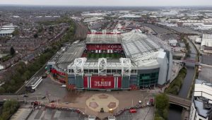 Antara Renovasi Old Trafford dan Beli Pemain