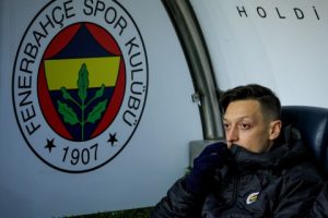 Tidak Dipakai Manajer Baru Fenerbahce, Ozil Akhiri Kontrak