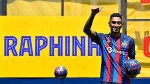 Raphinha Melanjutkan Kisah Keajaiban Pemain Brasil di Barca
