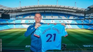 Resmi ke City, Gomez Pakai Jersey David Silva