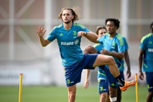 Ibu Rabiot Penghalang Kesepakatan Sama MU