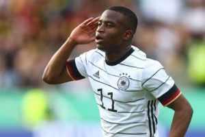 Moukoko Jadi Incaran Chelsea dan MU