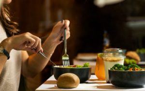 Ini Loh Jam Makan Ideal agar Gak Gendut