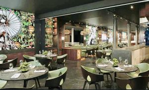 Pep Merancang Taktik di Restoran Jepang
