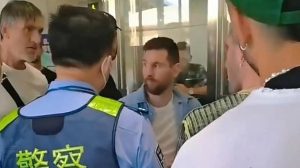 Salah Bawa Paspor, Messi Ditahan di Beijing