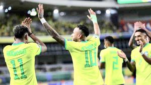 Neymar Dilempar Sekantong Popcorn