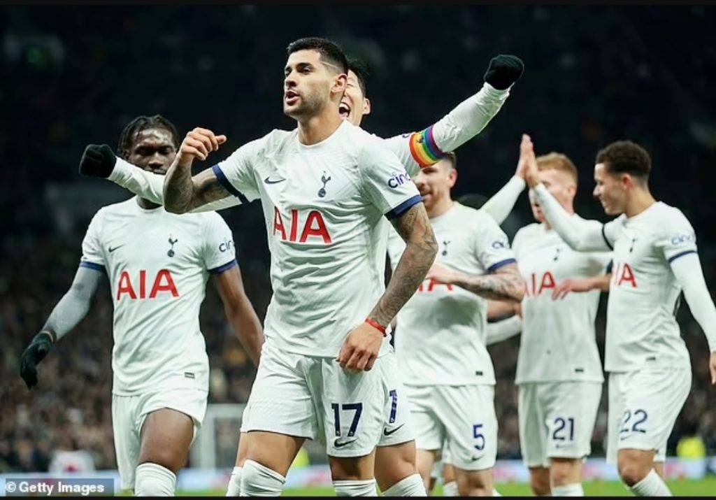 Paul Scholes Desak MU Bajak Cristian Romero dari Tottenham