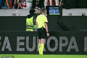Freiburg Pesta Gol, Genk Dilibas 5-1