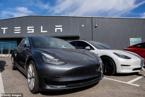 Penjualan Mobil Listrik Tesla Anjlok