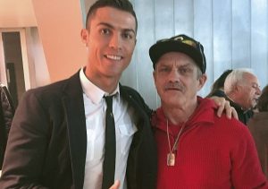 Paman Ronaldo Tertabrak Mobil