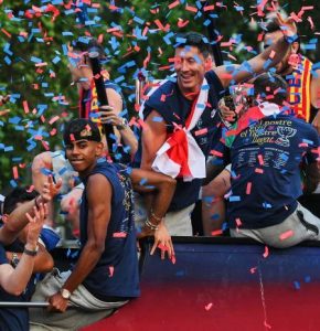 Barca Rayakan Gelar LaLiga ke-28 dengan Parade Spektakuler di Tengah Lautan Fans