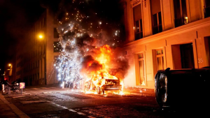 Macron Kecam Rusuh Usai Kemenangan PSG, 2 Tewas dan Ratusan Terluka