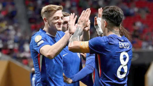 Como Datangkan Liam Delap, Amunisi Baru Cesc Fabregas di Liga Champions