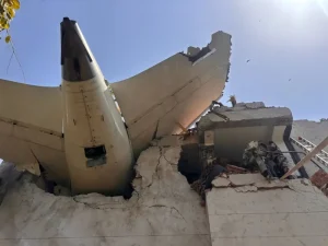 Pesawat Air India Jatuh Setelah Lepas Landas dari Ahmedabad, Diduga Masalah Sayap