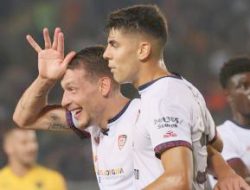 Cagliari Pesta Empat Gol, Verona Tumbang di Unipol Domus