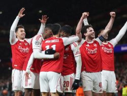 Dua Bunuh Diri Wolves Jaga The Gunners di Puncak