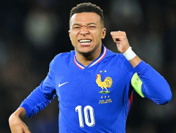 Arnold Bingung Cari Cara Hentikan Mbappé: “Bisakah Kami Main dengan Tiga Kiper?”