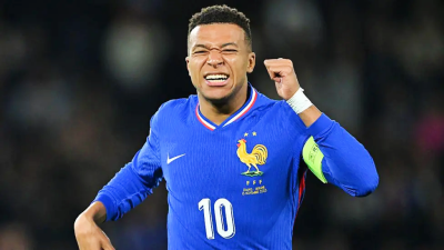 Arnold Bingung Cari Cara Hentikan Mbappé: “Bisakah Kami Main dengan Tiga Kiper?”