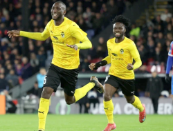 Palace Terseok, Drama, Kartu Merah dan Play off Menanti