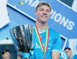 Hojlund Sindir MU Saat Napoli Angkat Trofi