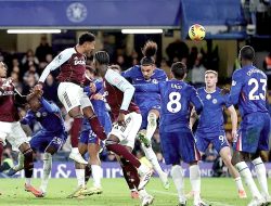 Watkins Ngamuk, Chelsea Tumbang, Villa Mengancam Tahta