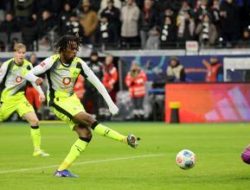 FRANKFURT 3–3 DORTMUND: MALAM GILA DI TAMAN DEUTSCHE BANK!