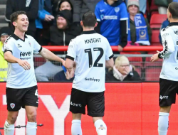 Bristol City Mengamuk, Portsmouth Hancur Lebur