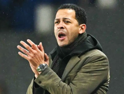 Baru 4 Bulan, Liam Rosenior Dipecat Chelsea FC, Calum McFarlane Ambil Alih