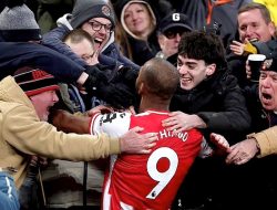 Hat-trick Brutal Bungkam Everton, Brentford Menang 4-2