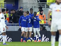 Everton Tahan Leeds 1-1