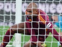 Malen Borong Dua Gol untuk Roma