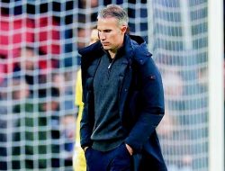Van Persie Dipecat Feyenoord, Meski Lolos ke Liga Champions