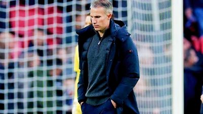 Van Persie Dipecat Feyenoord, Meski Lolos ke Liga Champions